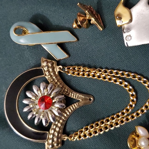 💙4/$20 - 8 Pins Broches - Picture 4 of 4